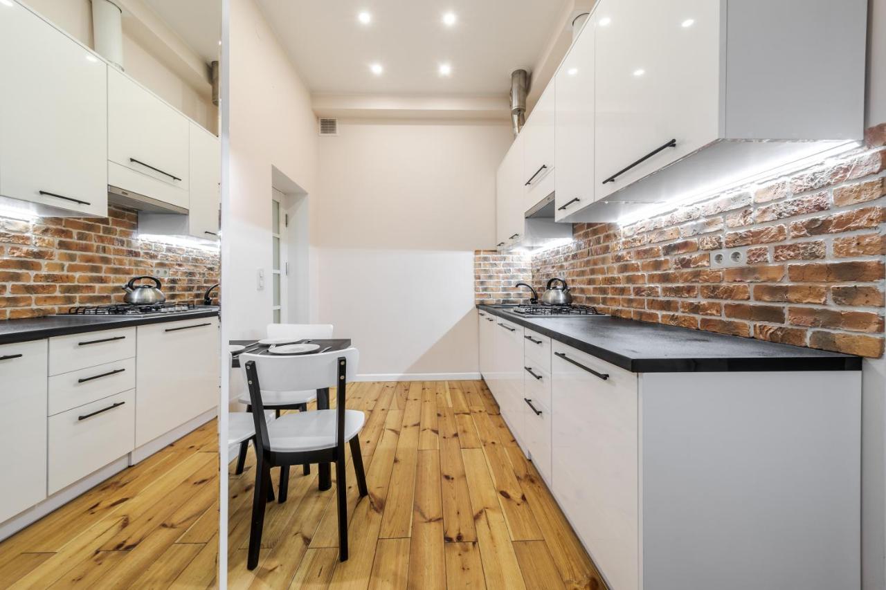 Inshiapartments On Teodora Square Lviv Extérieur photo