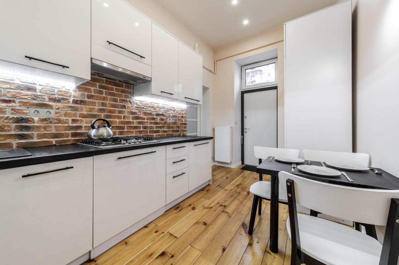 Inshiapartments On Teodora Square Lviv Extérieur photo