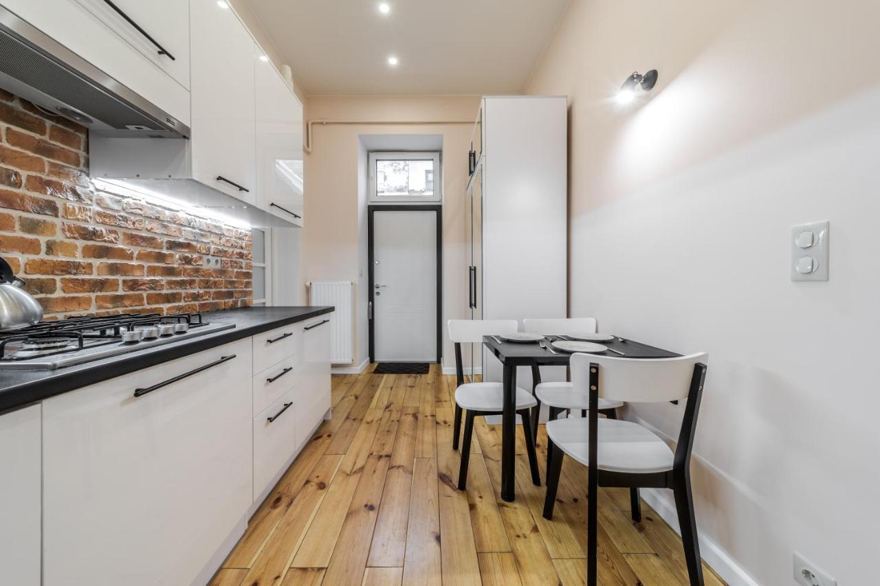Inshiapartments On Teodora Square Lviv Extérieur photo